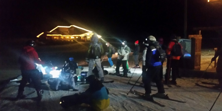 Cena baita e discesa notturna a Monginevro